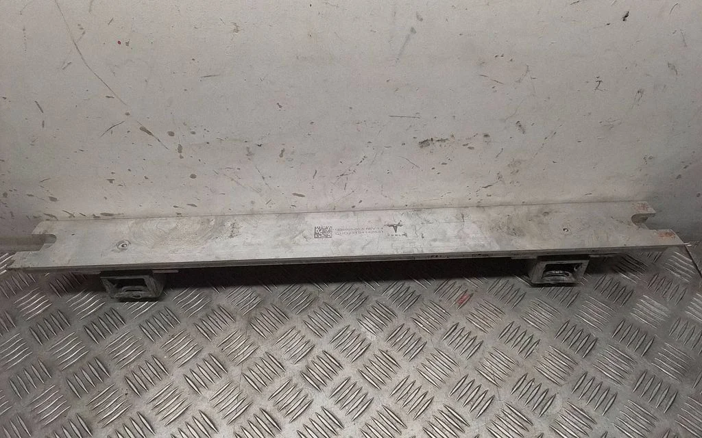 Radiator support slam panel bracket – Tesla Model Y (2020-)