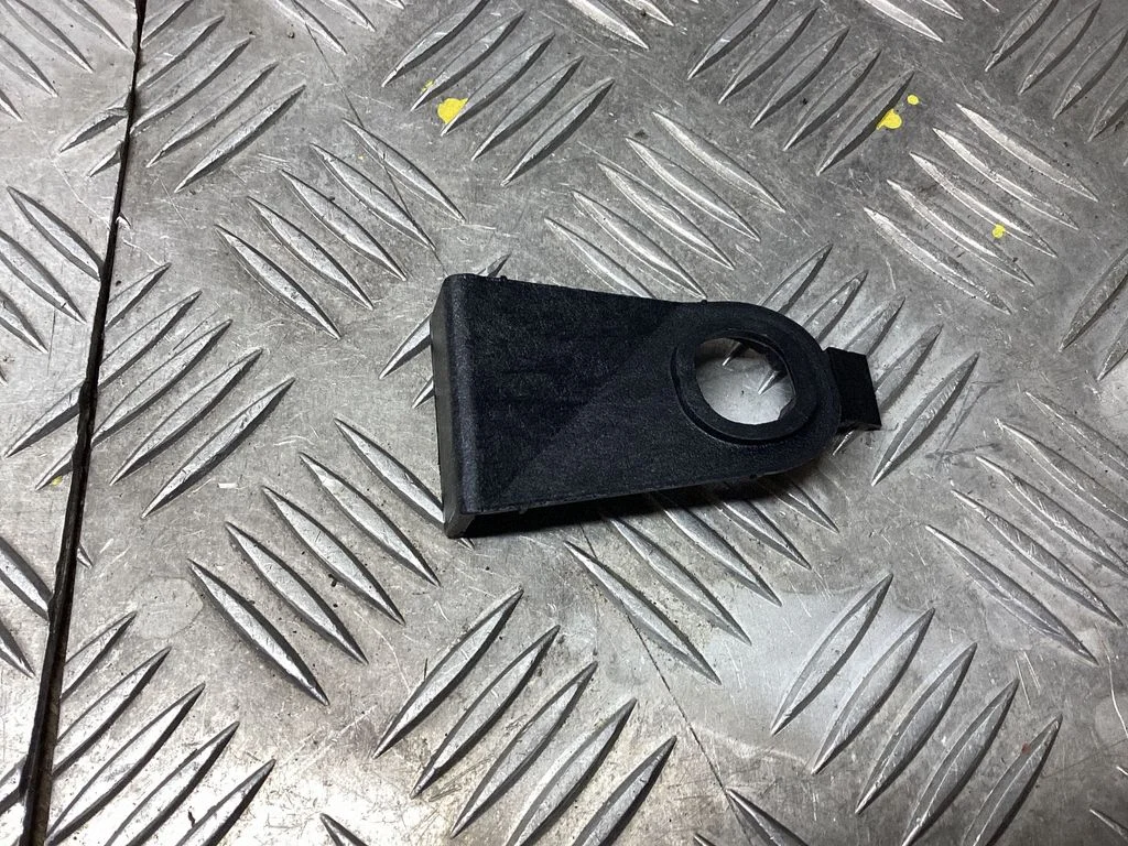 Radiator support slam panel bracket – Mazda 3 I (2007-2008)