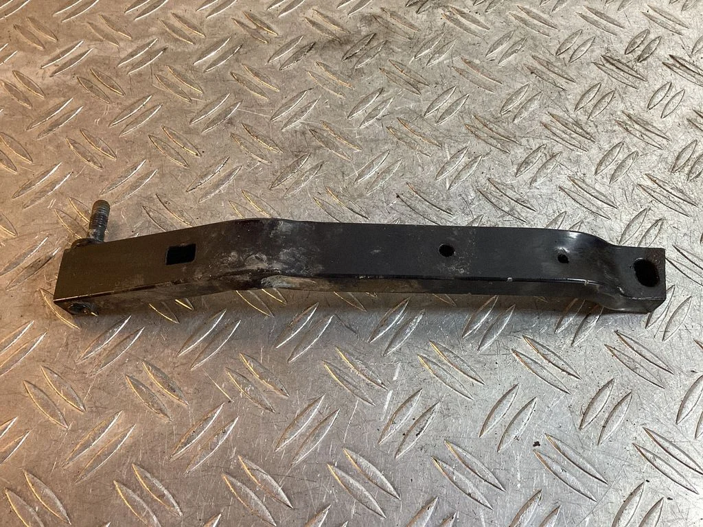 Radiator support slam panel bracket – Porsche Macan (95B) (2014-2018)