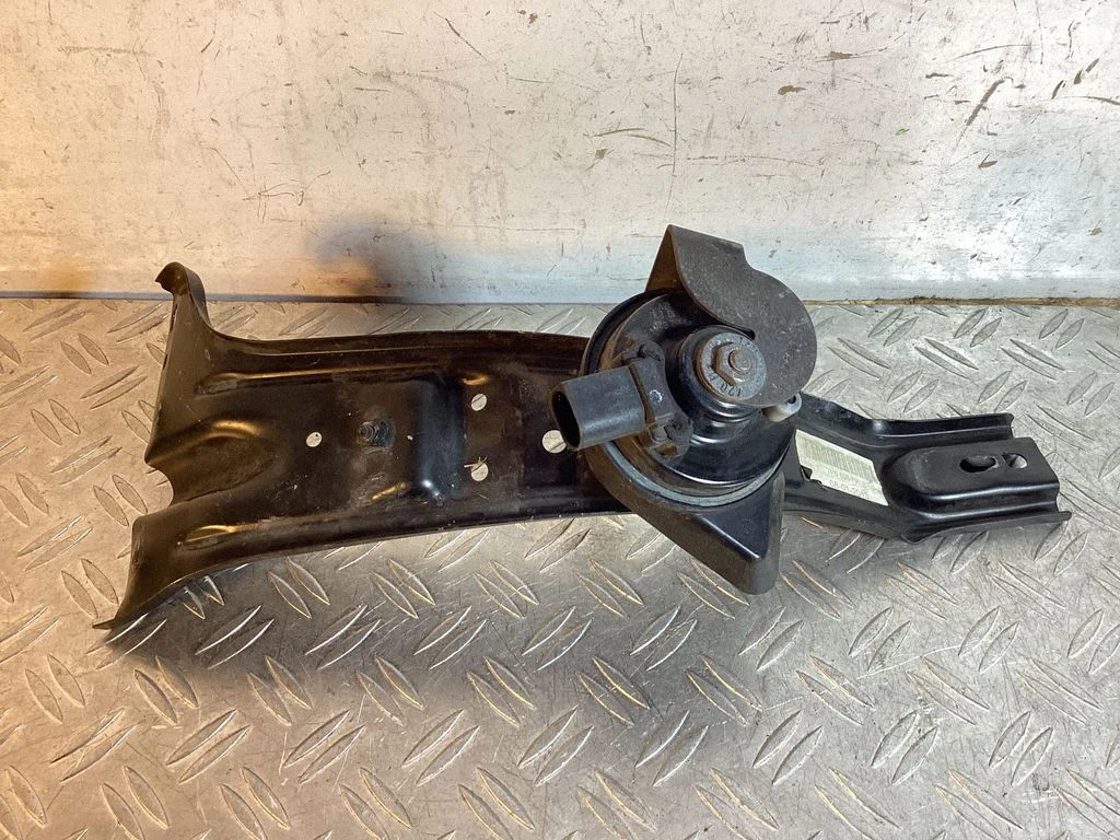 Radiator support slam panel bracket – Porsche Cayenne (92A) (2010-2017)