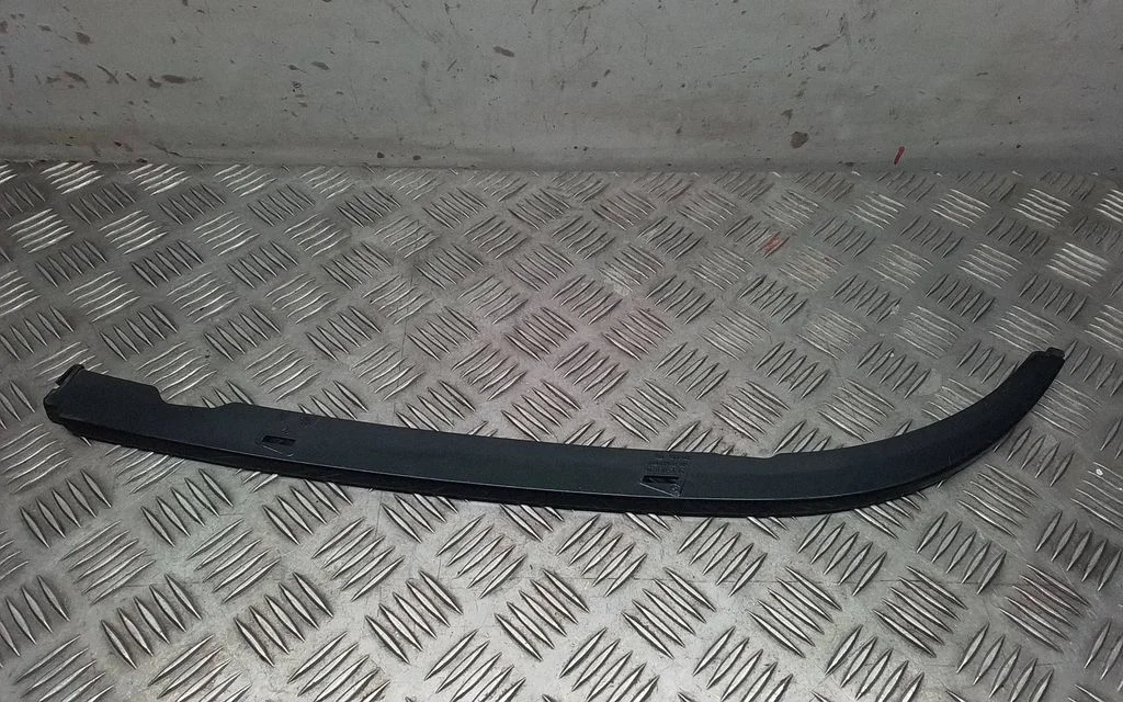 Under headlight/headlamp trim – BMW Z3 E36 (1994-2002)
