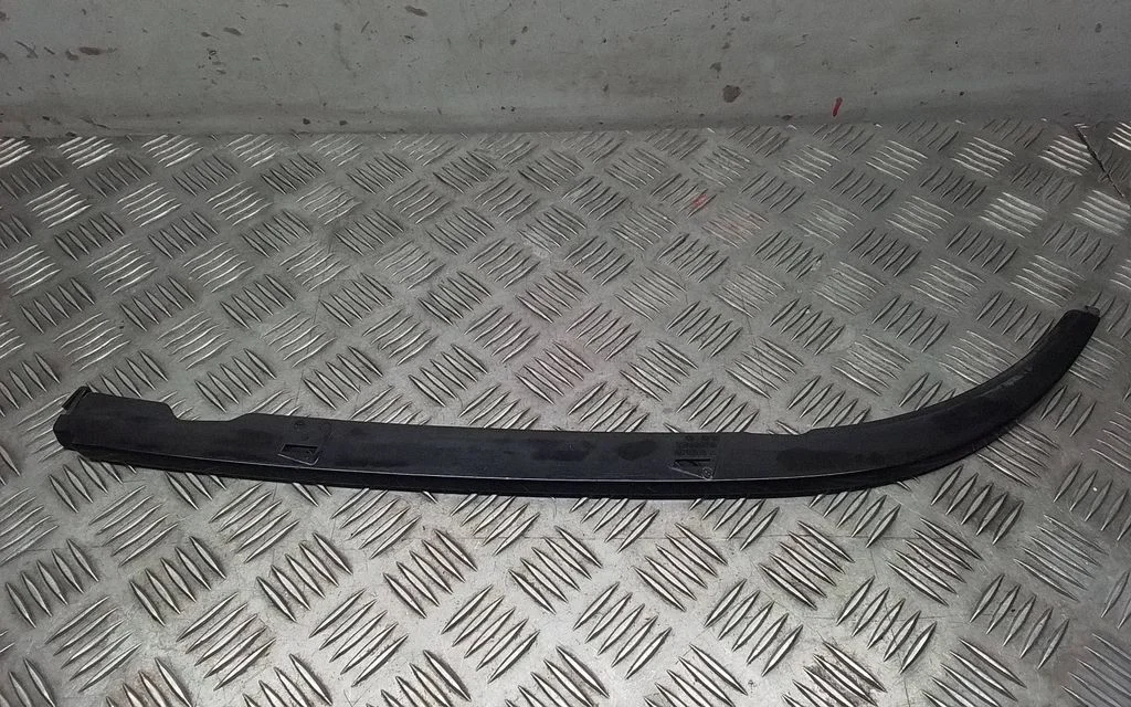Under headlight/headlamp trim – BMW Z3 E36 (1994-2002)