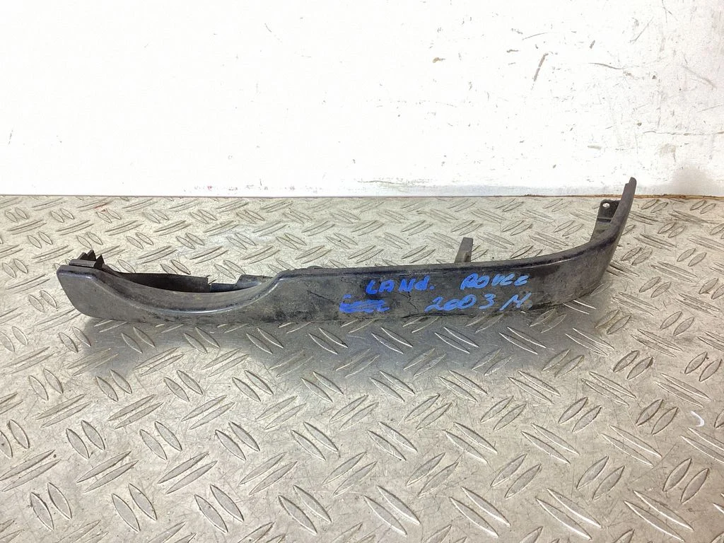 Under headlight/headlamp trim – Land Rover Discovery (1998-2004)