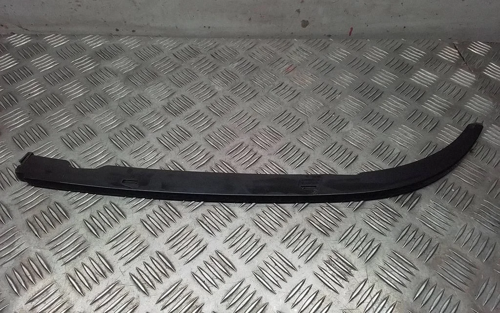 Under headlight/headlamp trim – BMW Z3 E36 (1994-2002)