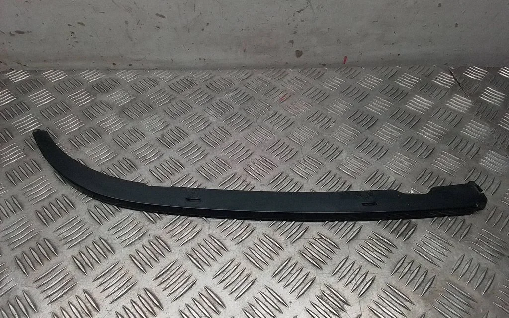 Under headlight/headlamp trim – BMW Z3 E36 (1994-2002)