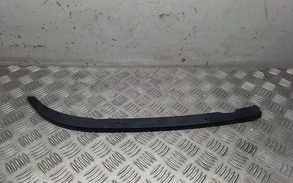 Under headlight/headlamp trim – BMW Z3 E36 (1994-2002)