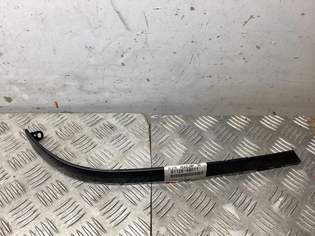 Under headlight/headlamp trim – Lexus RX XU10 (1997-2003)