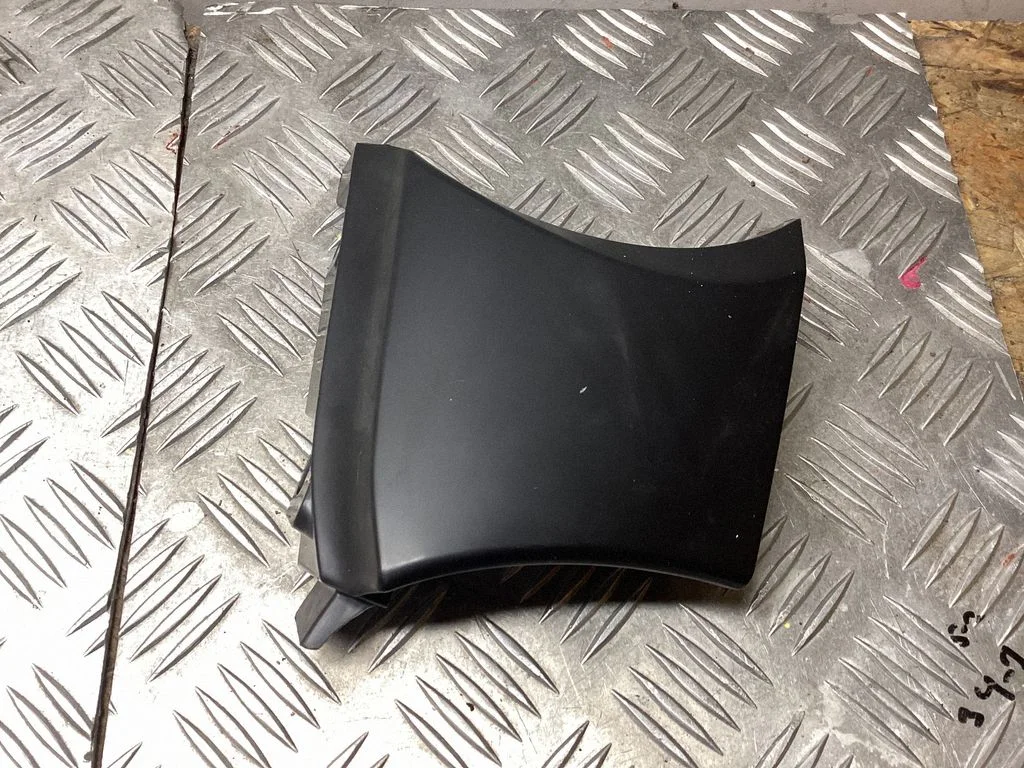 Under headlight/headlamp trim – Subaru Impreza II (2001-2002)