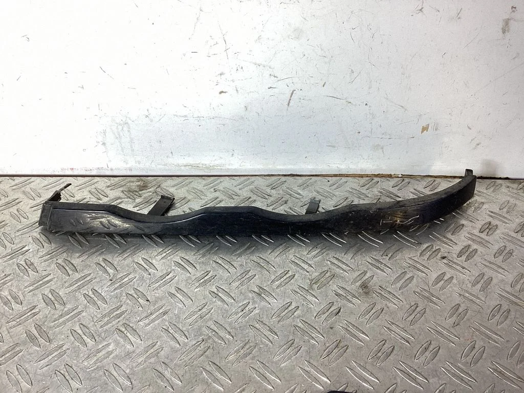 Under headlight/headlamp trim – BMW 3 Series E46 (1998-2005)