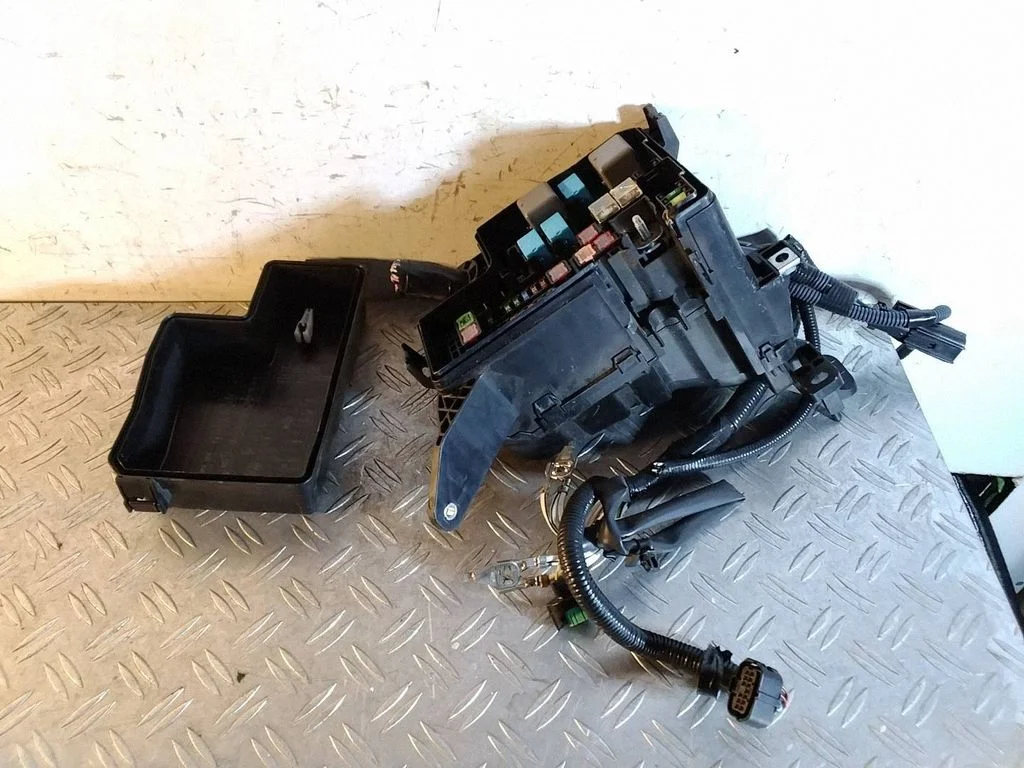 Fuse box set – Toyota RAV 4 (XA40) (2012-2018)