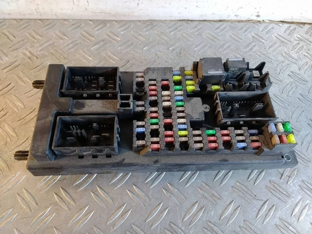Fuse module – Land Rover Discovery Sport (2014-)