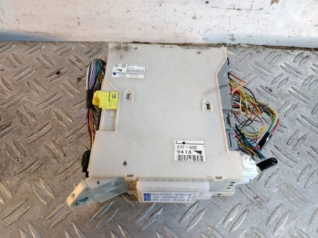 Fuse module – Lexus IS III XE30 (2013-2020)