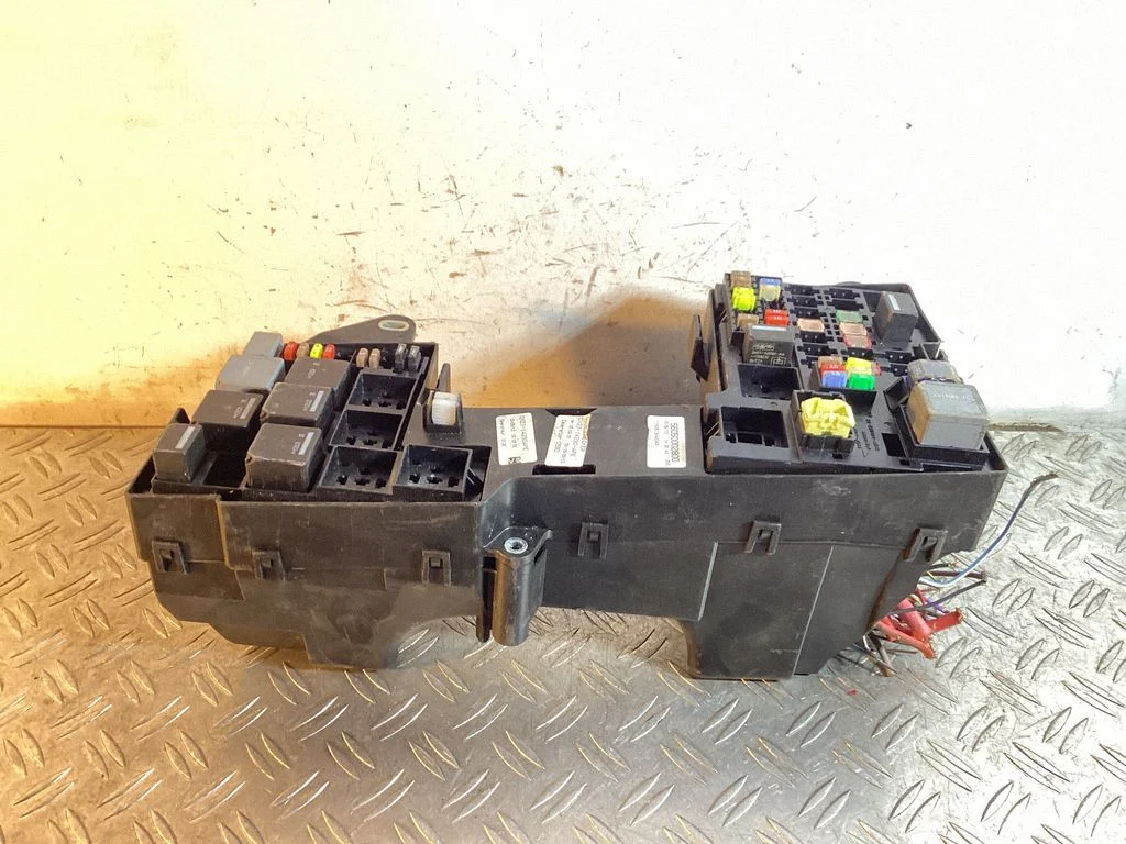 Fuse module – Jaguar XF X250 (2007-2015)