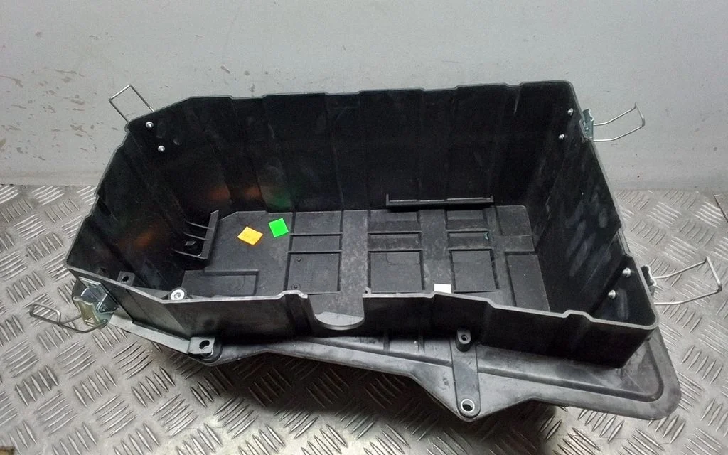 Aku kast – Porsche Cayenne (92A) (2010-2017)