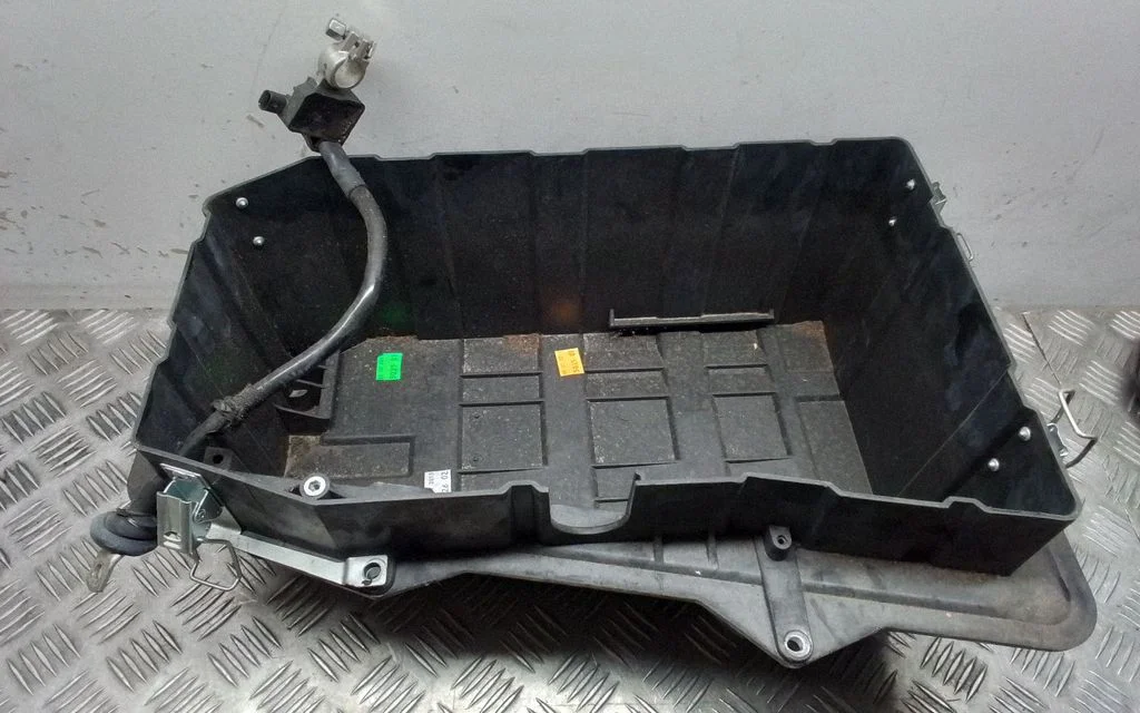 Aku kast – Porsche Cayenne (92A) (2010-2017)