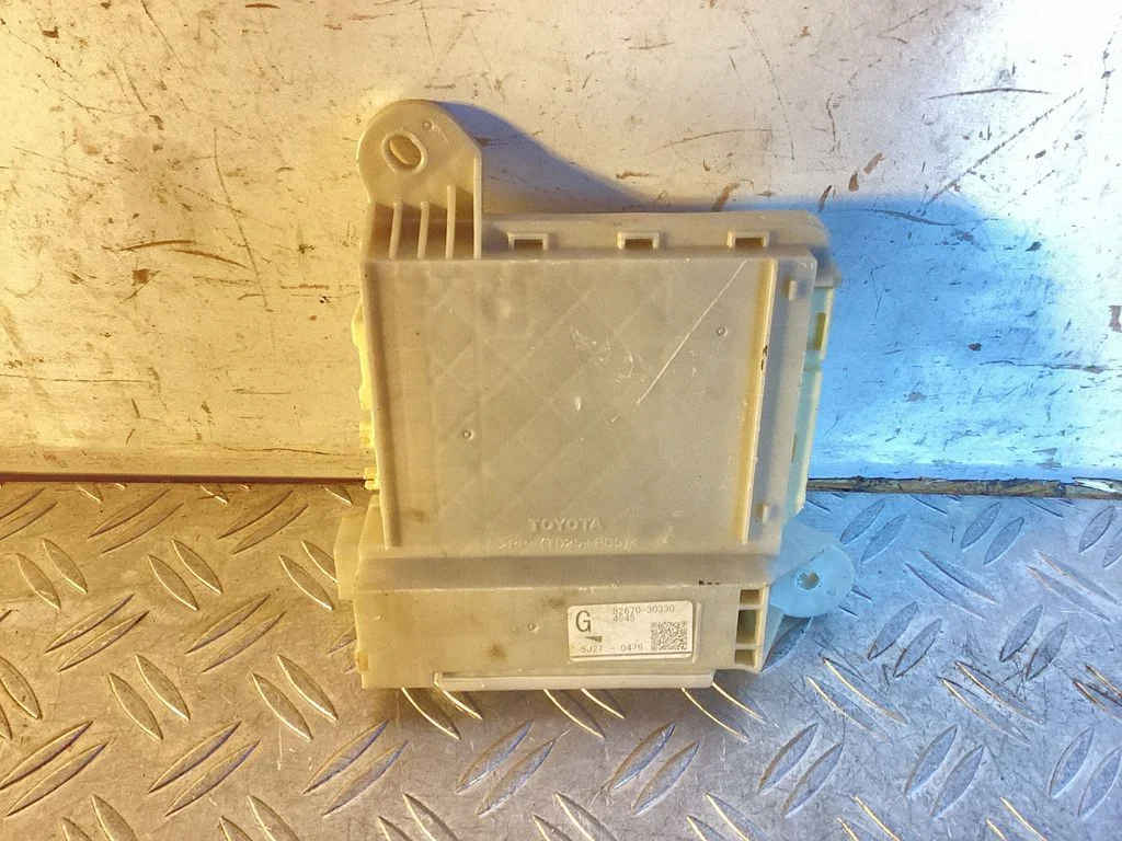 Fuse module – Lexus GS 250 350 300H 450H (2013-)