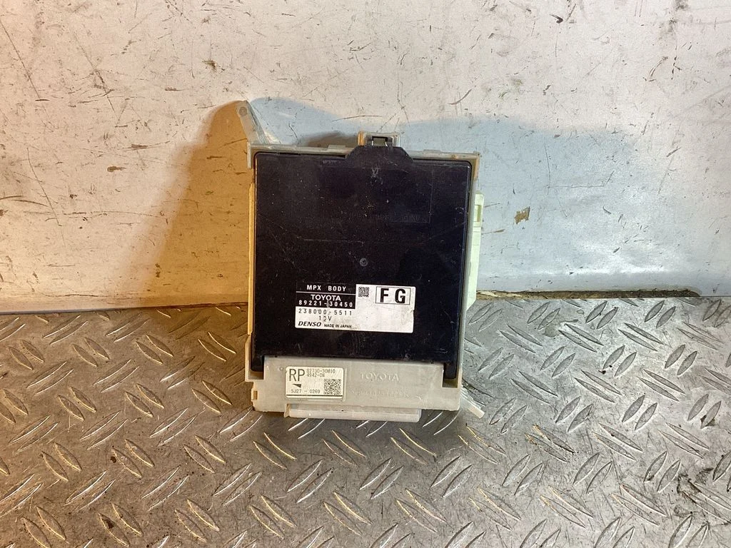 Fuse module – Lexus GS 250 350 300H 450H (2013-)