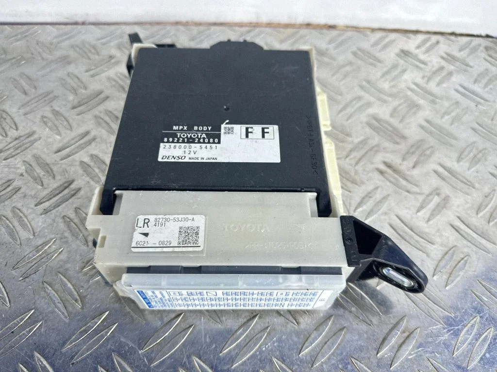 Fuse box set – Lexus RC (2014-)