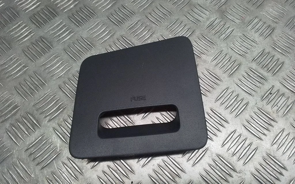 Fuse box cover – KIA Niro (2022-)
