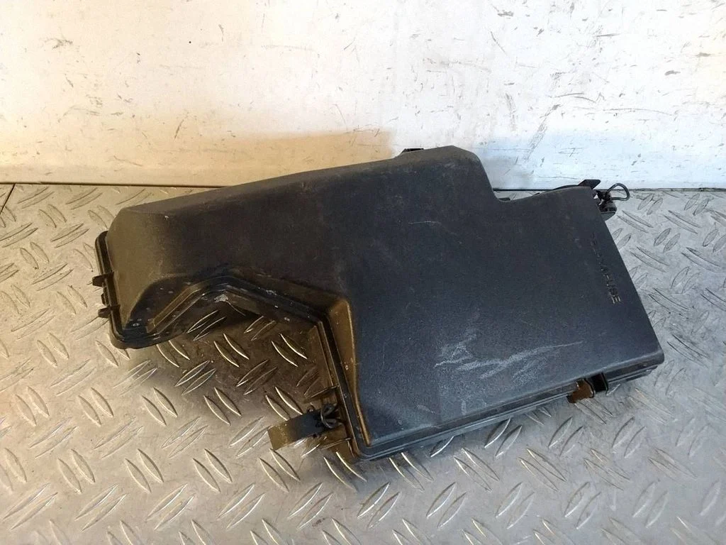 Fuse box cover – Lexus IS III XE30 (2013-2020)
