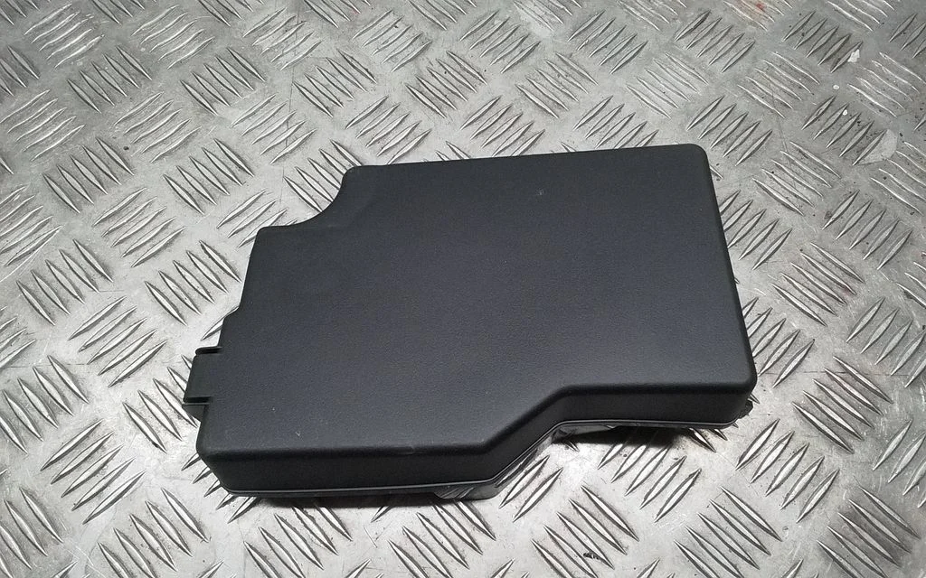 Fuse box cover – Mazda 3 II (2009-2013)