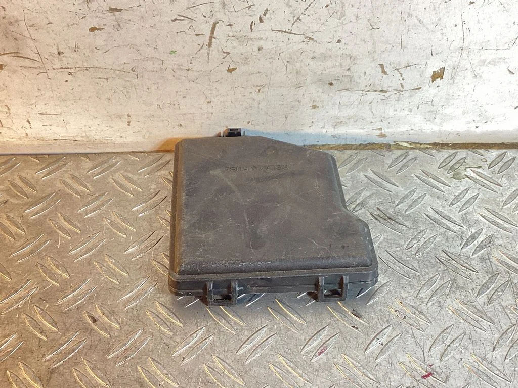 Fuse box cover – Lexus RX III (2008-2015)