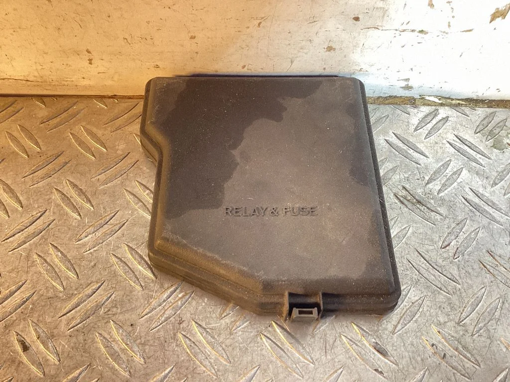 Fuse box cover – Lexus RX III (2008-2015)
