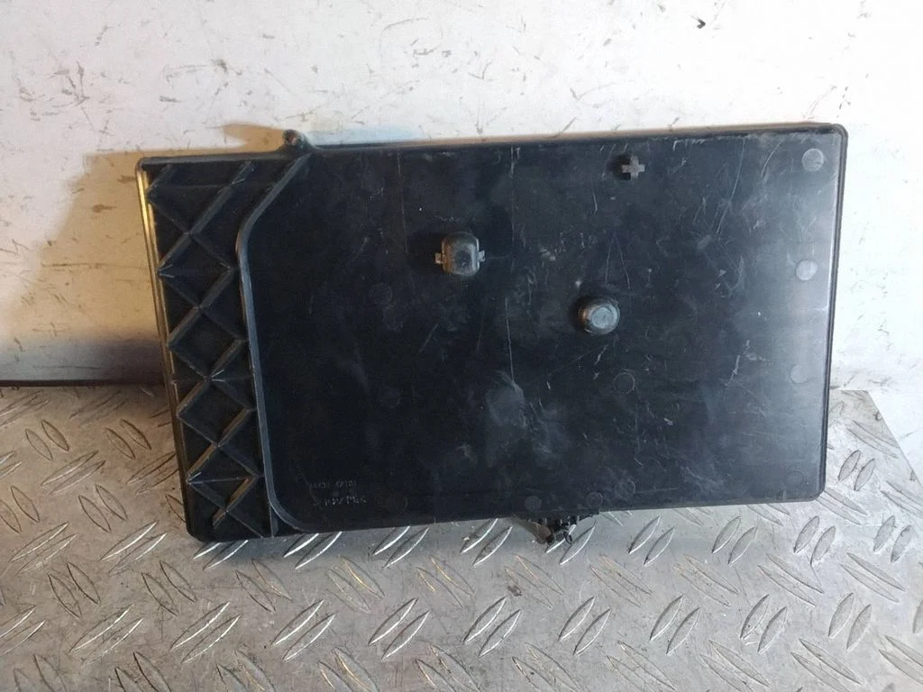 Battery tray – Toyota RAV 4 (XA40) (2012-2018)