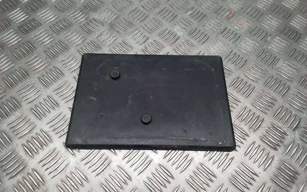 Battery tray – Toyota Land Cruiser (J150) (2009-)
