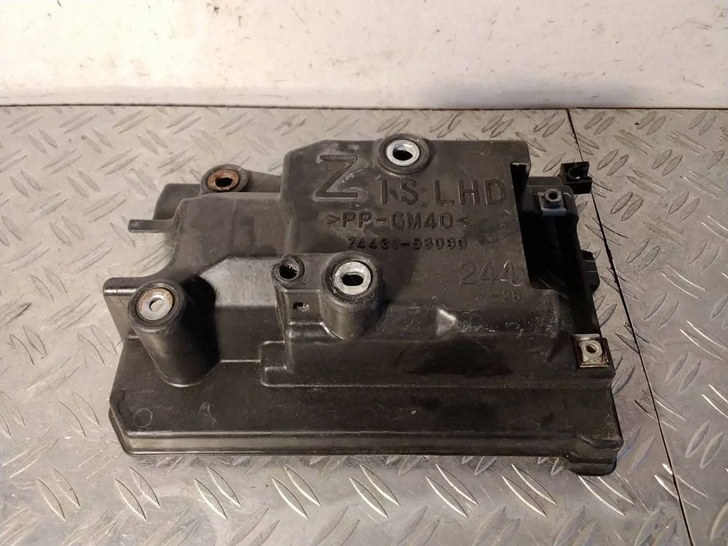 Battery tray – Lexus IS III XE30 (2013-2020)