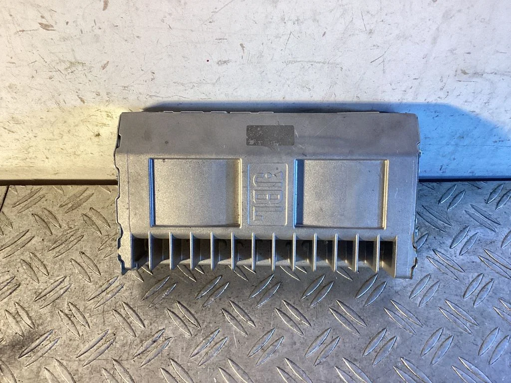 Sound amplifier – Toyota Land Cruiser (J150) (2009-)