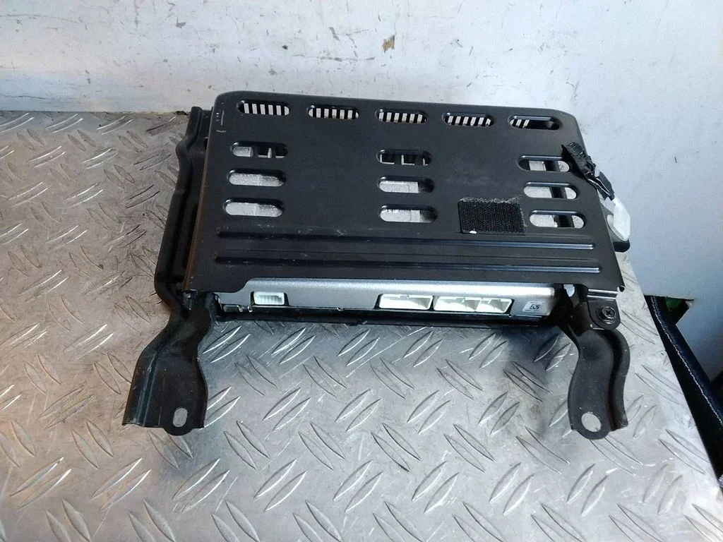 Sound amplifier – Lexus IS III XE30 (2013-2020)
