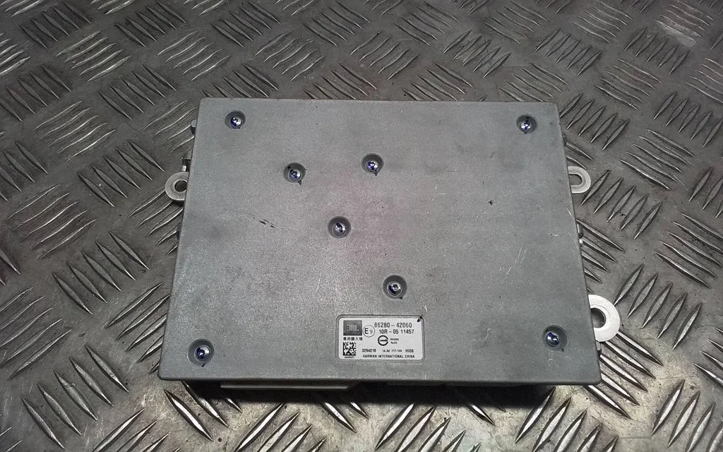 Sound amplifier – Toyota RAV 4 (XA50) (2018-)