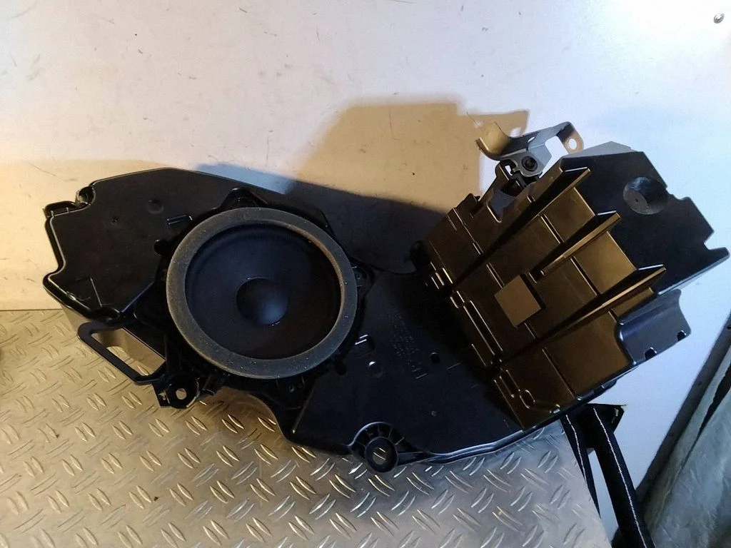 Subwoofer speaker – Lexus RX 450H (2016-)