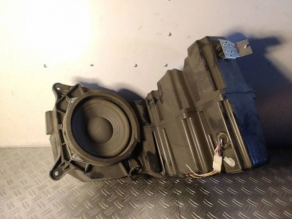 Subwoofer speaker – Lexus RX III (2008-2015)
