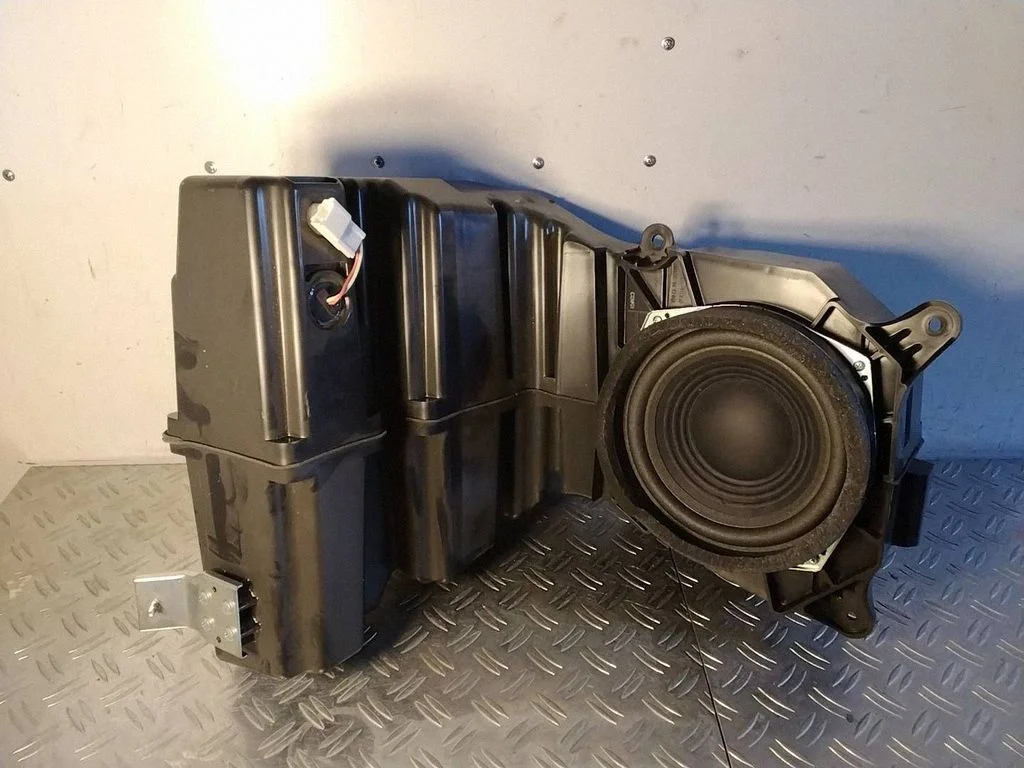 Subwoofer speaker – Lexus RX III (2008-2015)