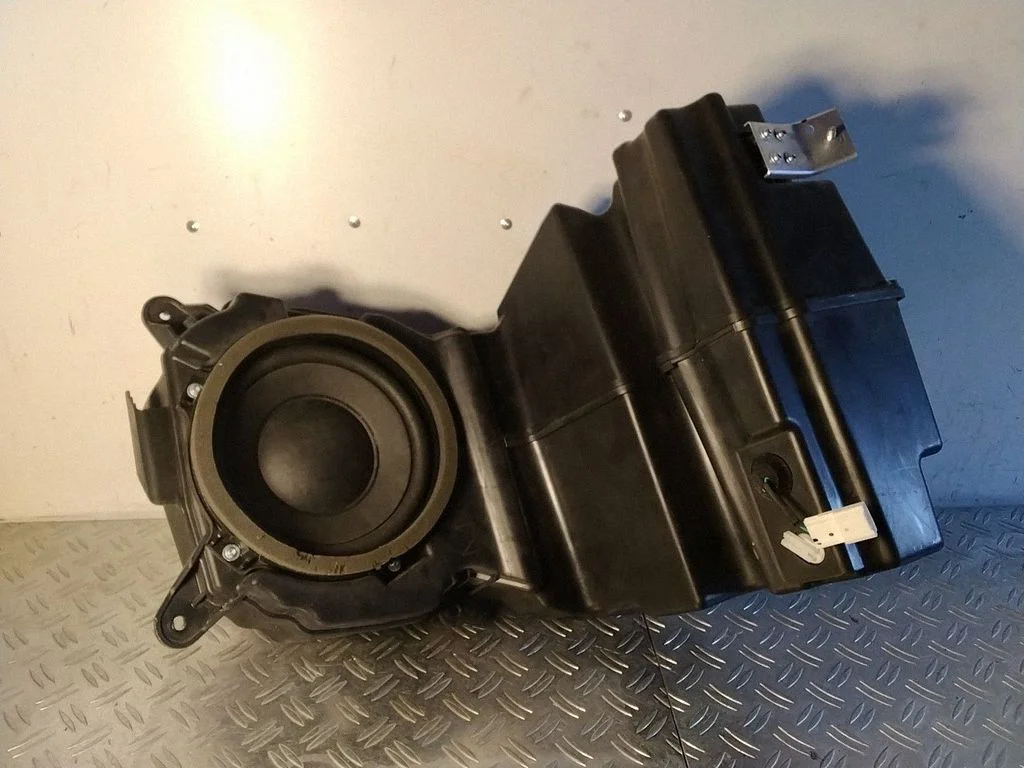 Subwoofer speaker – Lexus RX III (2008-2015)