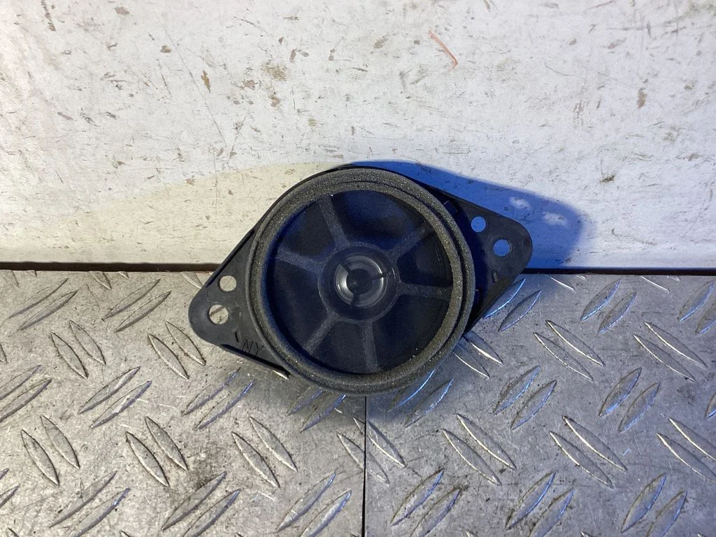 Panel speaker – Lexus RX 450H (2016-)
