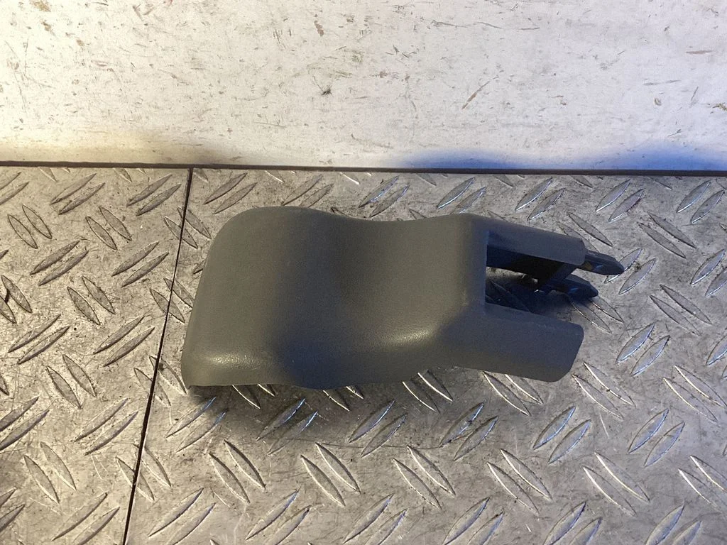 Sliding door rail trim – Toyota Land Cruiser (J150) (2009-)