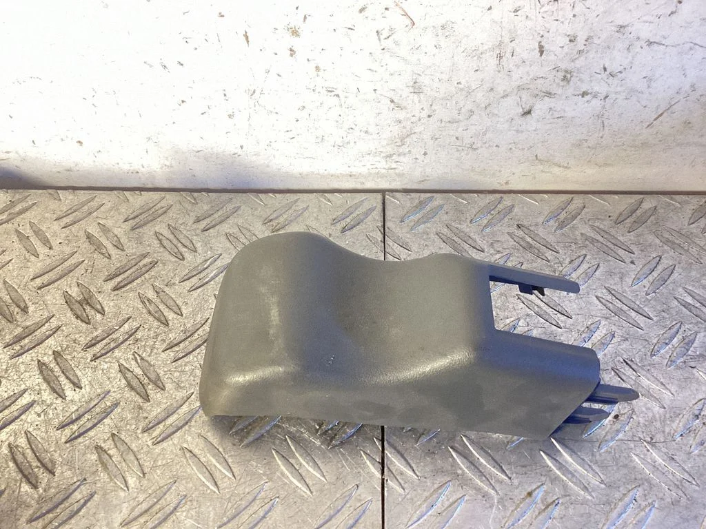 Sliding door rail trim – Toyota Land Cruiser (J150) (2009-)