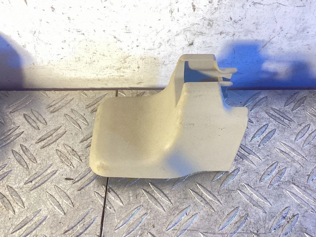 Sliding door rail trim – Toyota Land Cruiser (J150) (2009-)