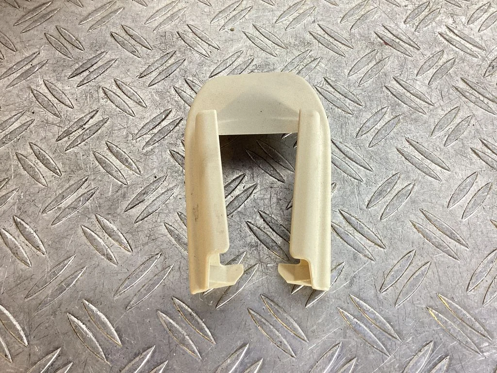 Sliding door rail trim