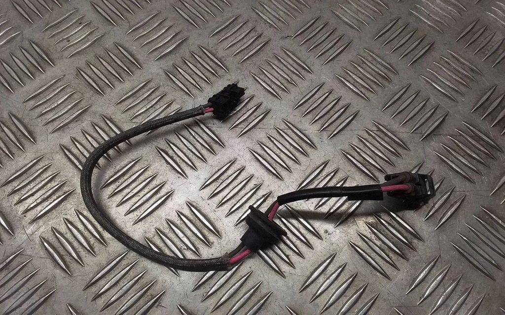 Esitule(de) juhtmestik – Toyota Avensis T250 (2003-2006)