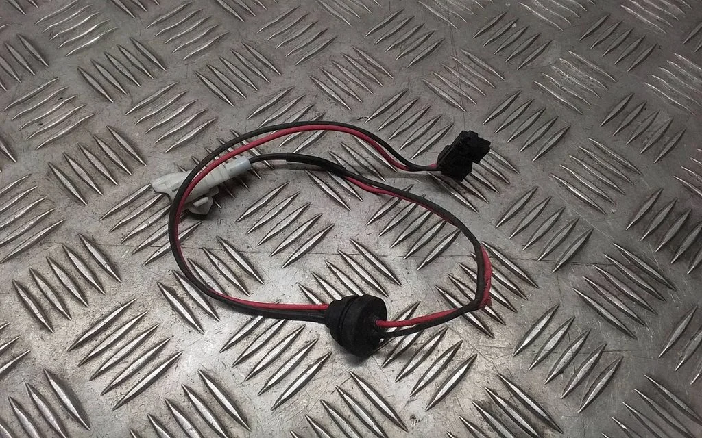 Esitule(de) juhtmestik – Toyota Avensis T250 (2003-2006)
