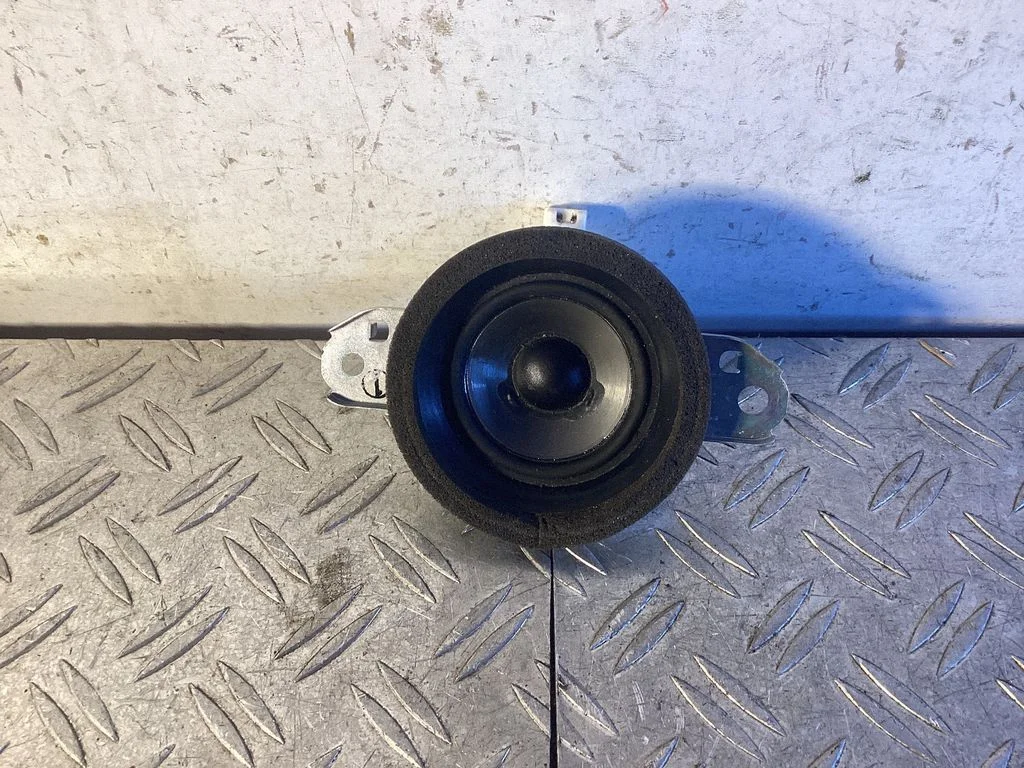 Panel speaker – Toyota Land Cruiser (J150) (2009-)