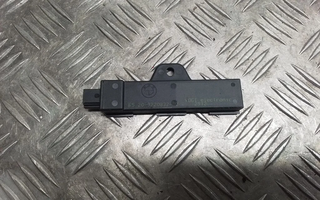 Interior comfort aerial antenna – BMW 5 Series F10 F11 (2009-2016)