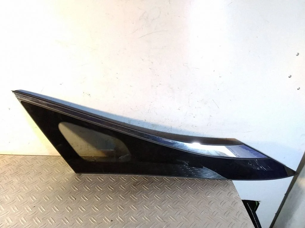 Rear side window – Lexus RX 450H (2016-)