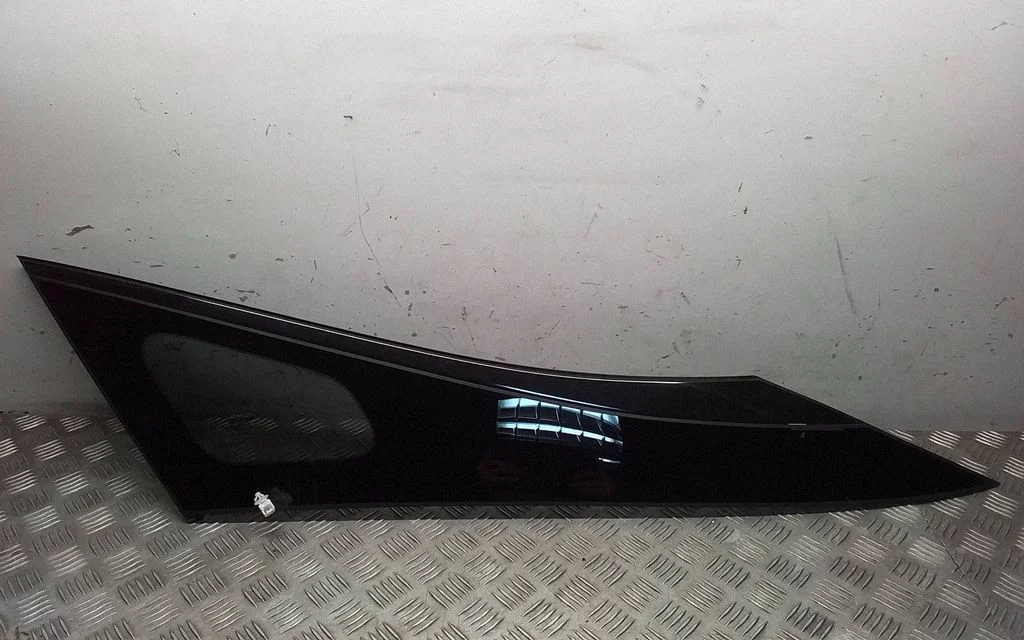 Rear side window – Lexus RX 450H (2016-)