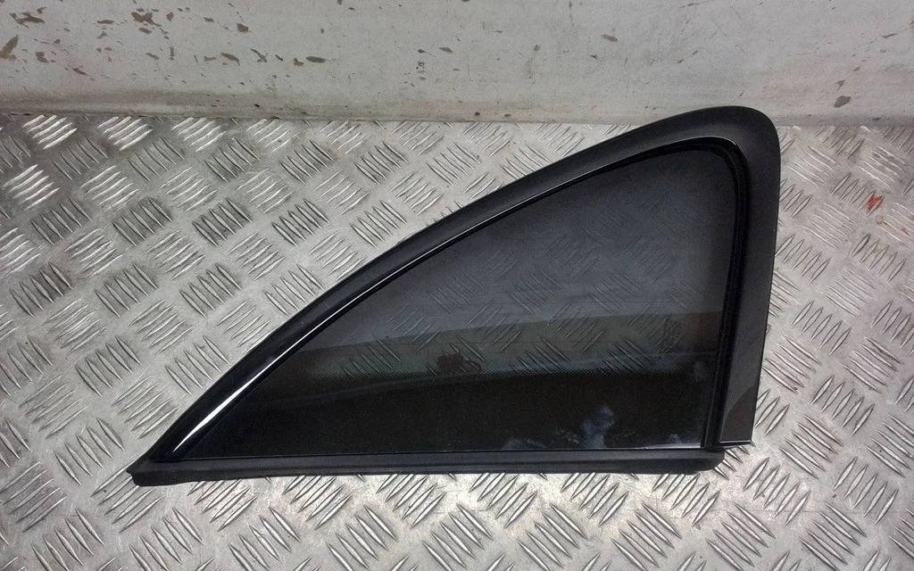 Rear side window – Porsche Macan (95B) (2019-)