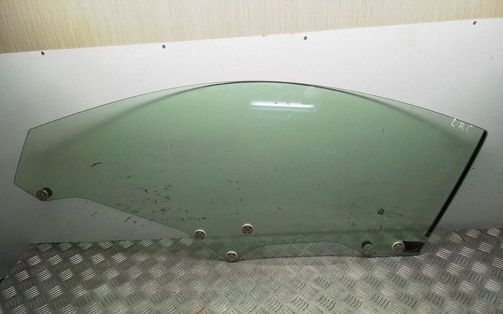 Front door window/glass (coupe) – Lexus RC (2014-)